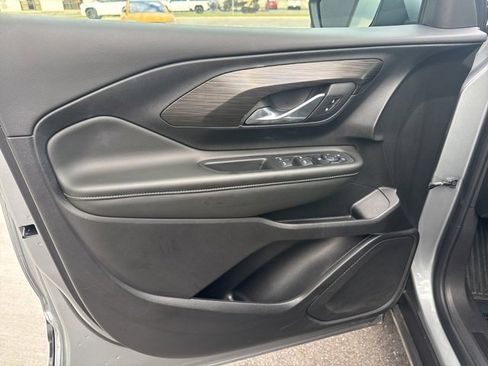 Used 2024 GMC Terrain SLE image 9