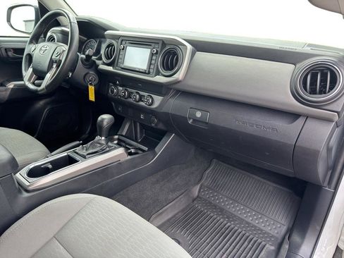 Used 2019 Toyota Tacoma SR5 AWD/4WD image 11