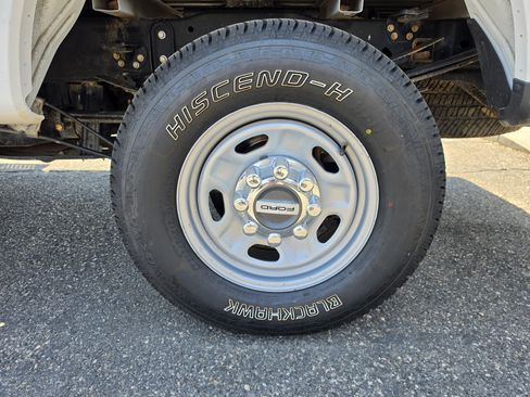 Used 2017 Ford F250 XL w/ Power Equipment Group AWD/4WD image 20