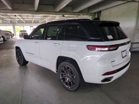 New 2025 Jeep Grand Cherokee Summit image 7