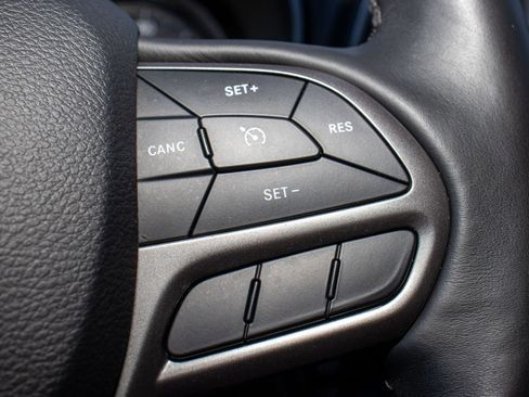 Used 2019 Jeep Cherokee Latitude Plus w/ Comfort/Convenience Group image 31