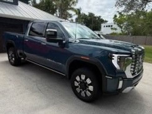 Used 2024 GMC Sierra 3500 Denali w/ Denali Reserve Package AWD/4WD image 2