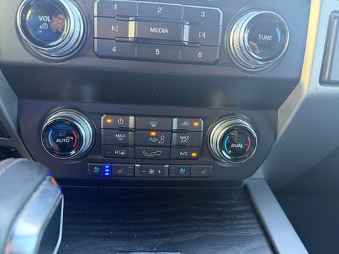 Used 2019 Ford F150 Platinum w/ Equipment Group 701A Luxury AWD/4WD image 26