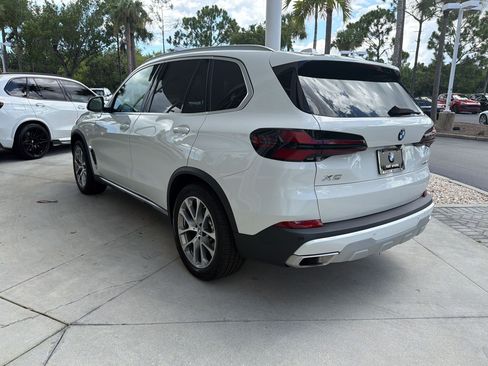 Used 2024 BMW X5 sDrive40i w/ Premium Package RWD image 3