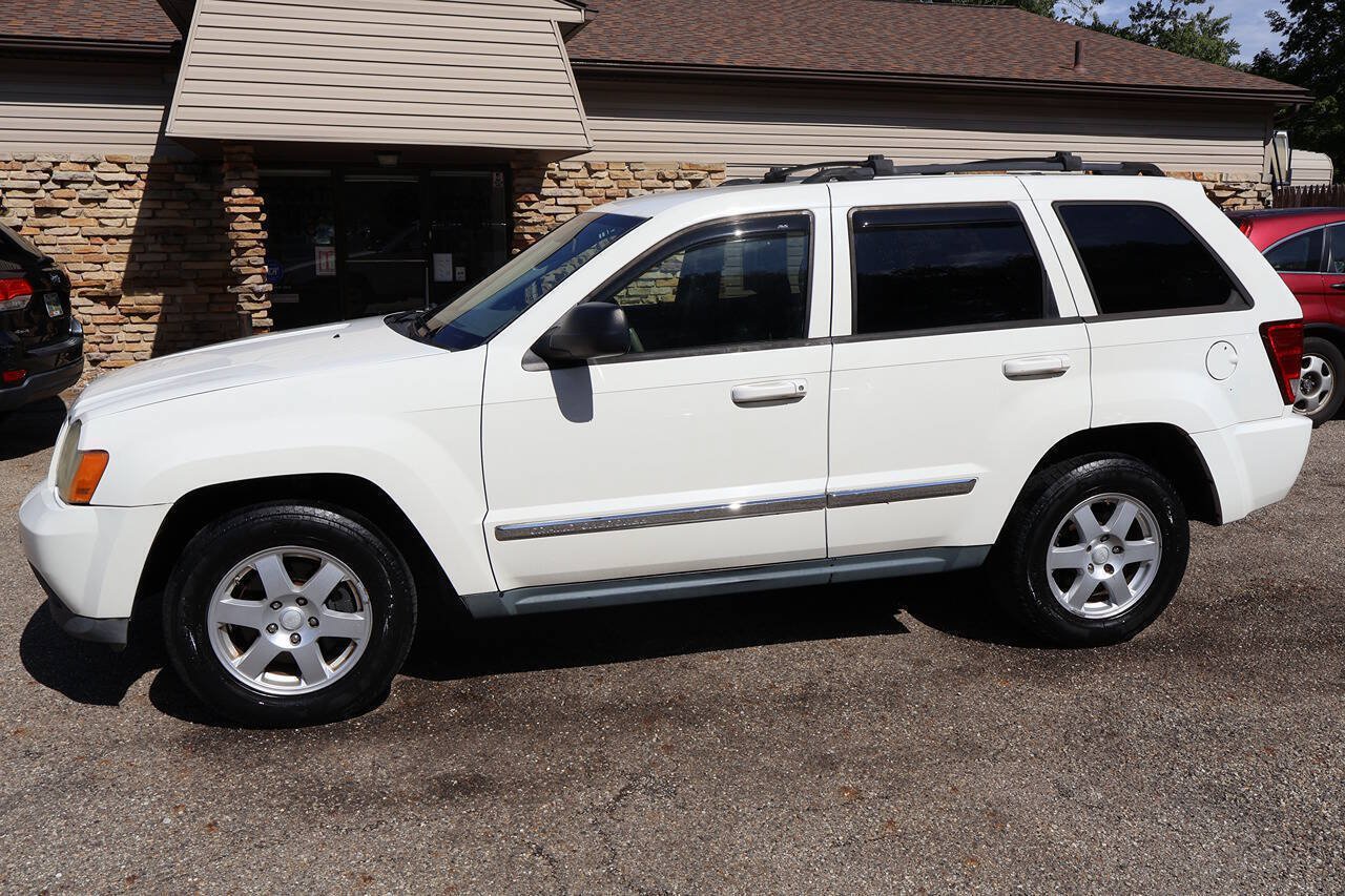 Used 2010 Jeep Grand Cherokee Laredo AWD/4WD image 4