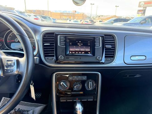 Used 2018 Volkswagen Beetle 2.0T SE image 22