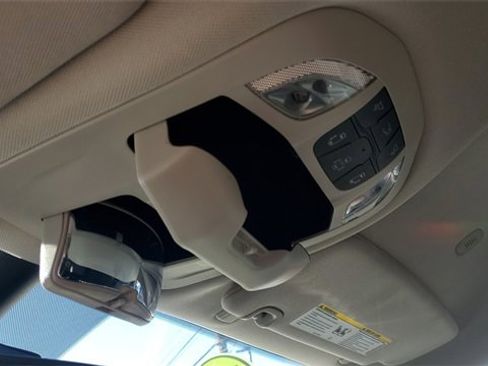 Certified 2024 Chrysler Pacifica Touring-L image 19