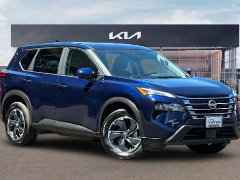 Used 2025 Nissan Rogue SV AWD/4WD image 2