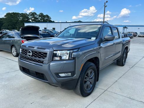 Used 2025 Nissan Frontier SV w/ SV Convenience Package RWD image 1