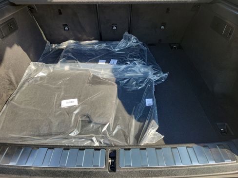 New 2026 BMW X6 xDrive40i w/ Executive Package image 7