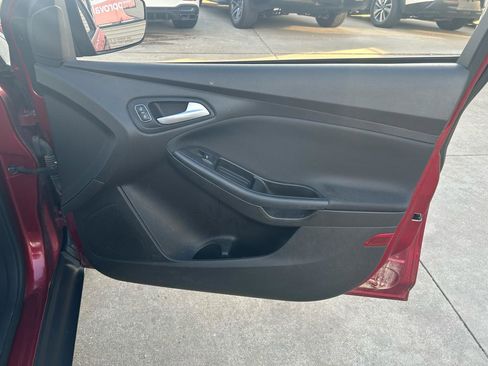 Used 2015 Ford Focus SE image 16