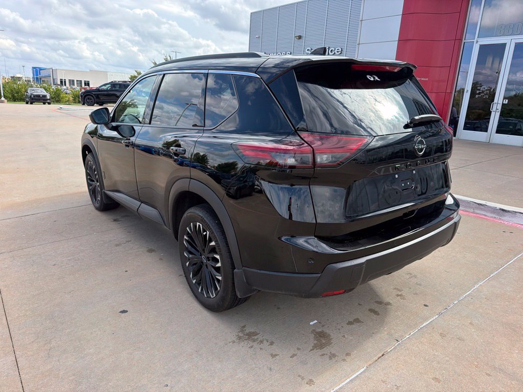 Used 2026 Nissan Rogue Dark Armor FWD image 3