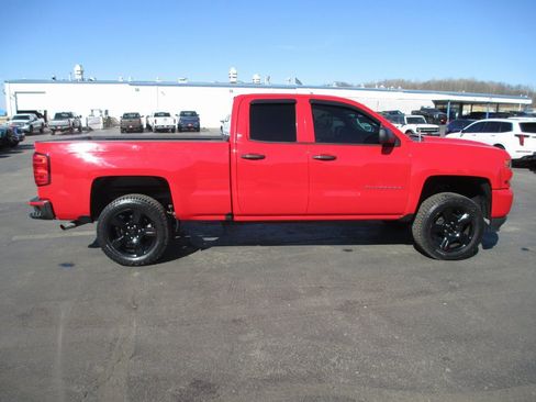 Used 2018 Chevrolet Silverado 1500 Custom image 2