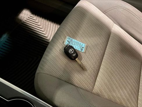 Used 2015 Toyota Camry LE FWD image 33