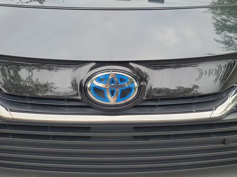 Used 2023 Toyota Venza Nightshade AWD/4WD image 5