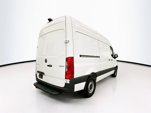 Used 2025 Mercedes-Benz Sprinter 2500 image 8