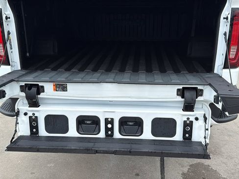Used 2024 GMC Sierra 1500 AT4 w/ Technology Package AWD/4WD image 29
