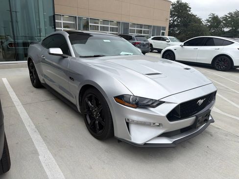 Used 2019 Ford Mustang GT Premium w/ Equipment Group 401A RWD image 3