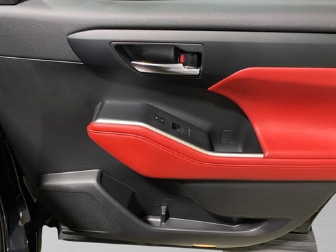 Used 2022 Toyota Highlander XSE image 26