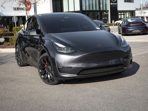 Used 2024 Tesla Model Y Performance image 2