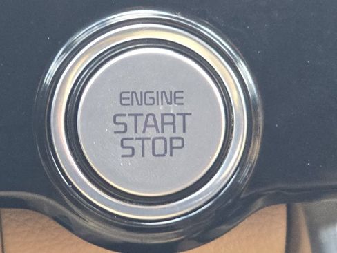 Used 2024 Kia Carnival EX FWD image 32