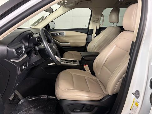 Used 2023 Ford Explorer XLT w/ Equipment Group 202A image 17