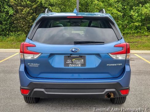 Used 2022 Subaru Forester Premium AWD/4WD image 5