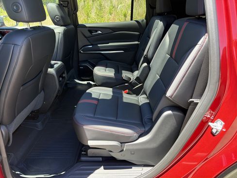 Used 2025 Chevrolet Traverse RS w/ LPO, Floor Liner Package AWD/4WD image 23