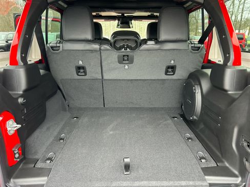 New 2026 Jeep Wrangler Unlimited Sahara AWD/4WD image 27