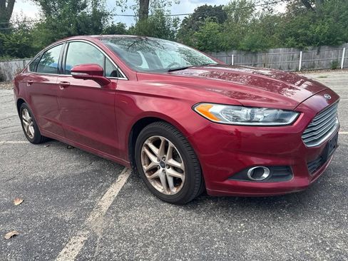 Used 2013 Ford Fusion SE FWD image 1