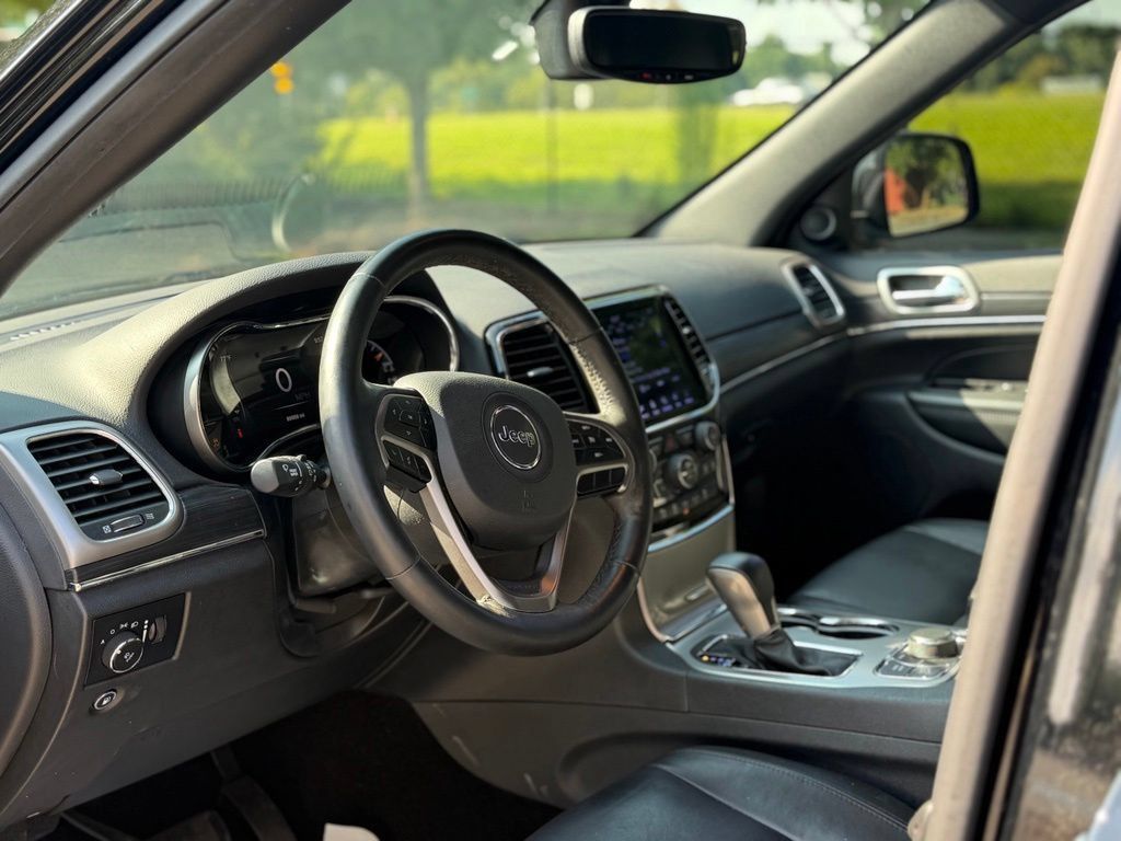 Used 2019 Jeep Grand Cherokee Limited AWD/4WD image 11