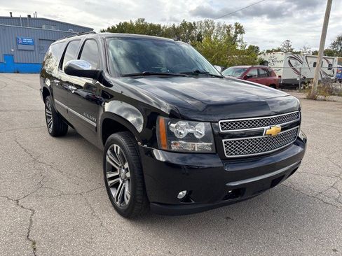 Used 2013 Chevrolet Suburban LTZ image 3