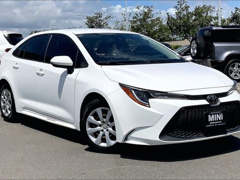 Used 2020 Toyota Corolla LE FWD image 1