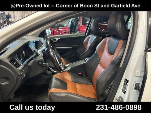 Used 2016 Volvo V60 T5 Cross Country Platinum AWD/4WD image 13