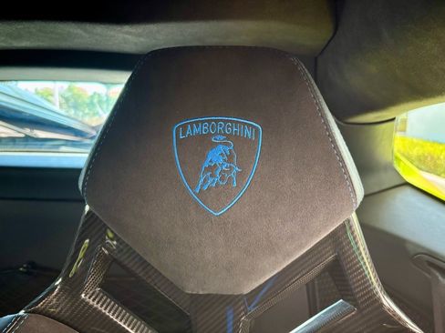 Used 2022 Lamborghini Huracan EVO image 23