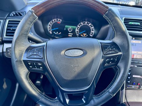 Used 2018 Ford Explorer Platinum AWD/4WD image 16