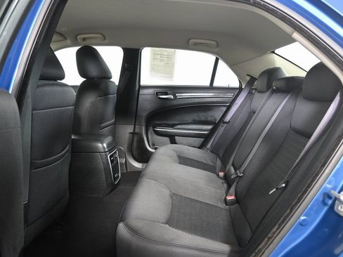 Used 2022 Chrysler 300 Touring w/ Sport Appearance Package image 17