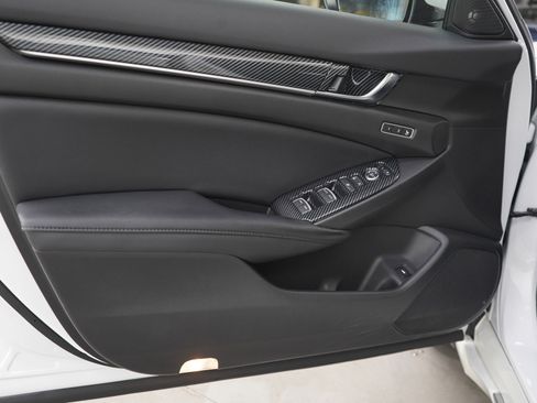 Used 2022 Honda Accord Touring image 16