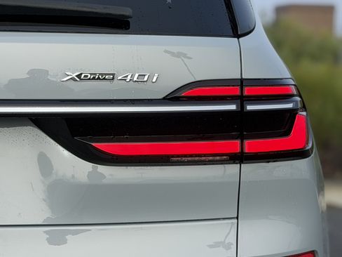 Used 2024 BMW X7 xDrive40i w/ M Sport Package image 10