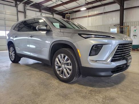 Used 2025 Buick Enclave Preferred image 7