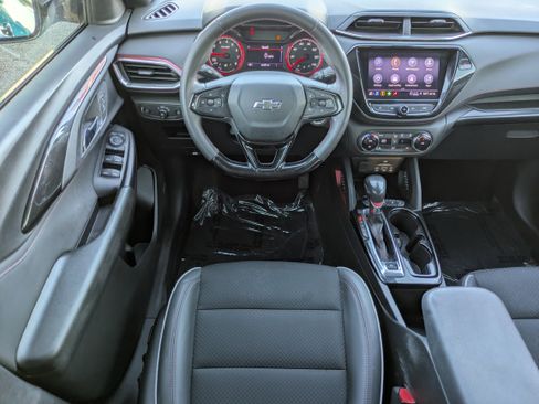 Used 2021 Chevrolet TrailBlazer RS w/ Technology Package image 4