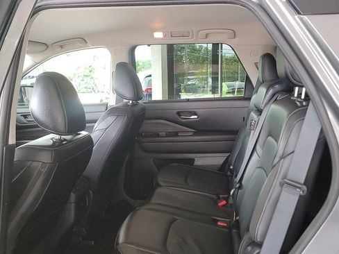 Used 2024 Nissan Pathfinder SL AWD/4WD image 12