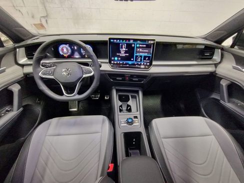 New 2025 Volkswagen Tiguan SE R-Line image 36