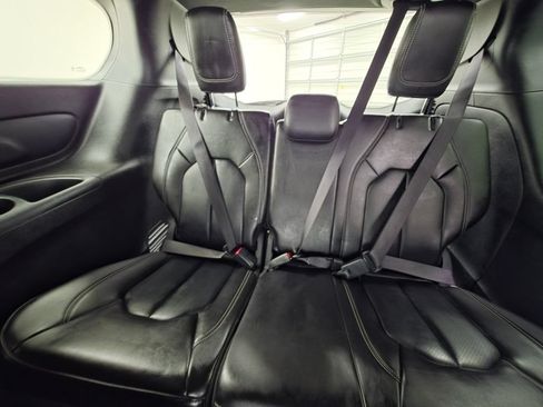 Used 2024 Chrysler Pacifica Limited FWD image 18