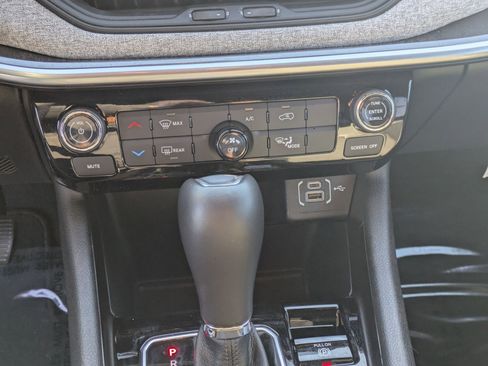 Certified 2025 Jeep Compass Latitude image 22