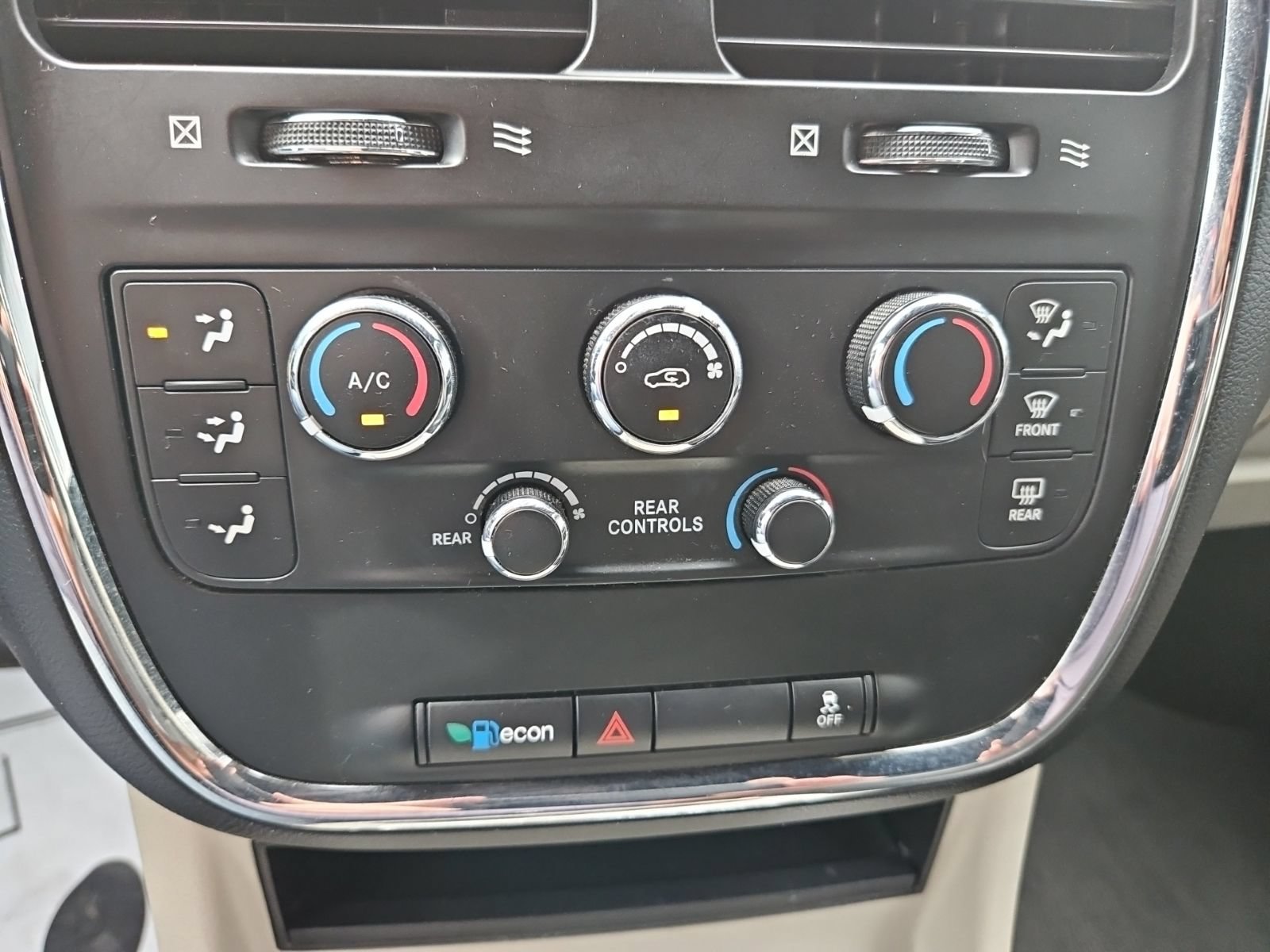 Used 2019 Dodge Grand Caravan SXT FWD image 26