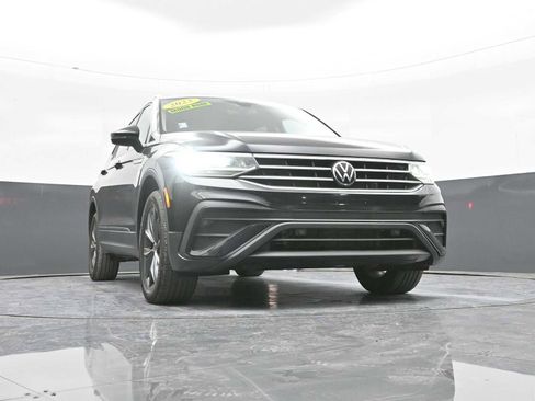 Used 2023 Volkswagen Tiguan SE image 35