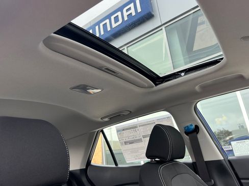 New 2025 Hyundai Venue SEL image 19