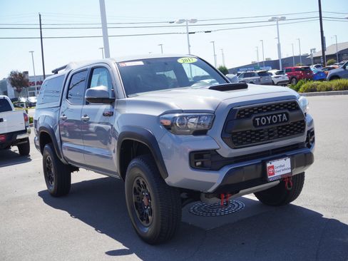 Used 2017 Toyota Tacoma TRD Pro AWD/4WD image 1