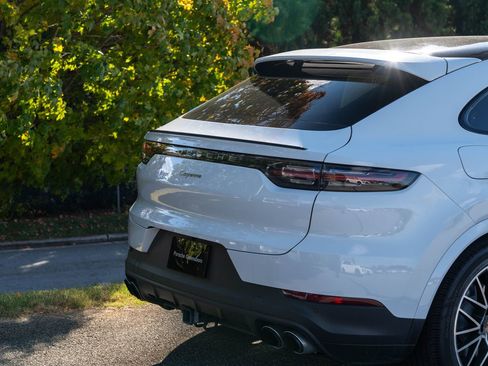 Certified 2023 Porsche Cayenne Coupe image 13